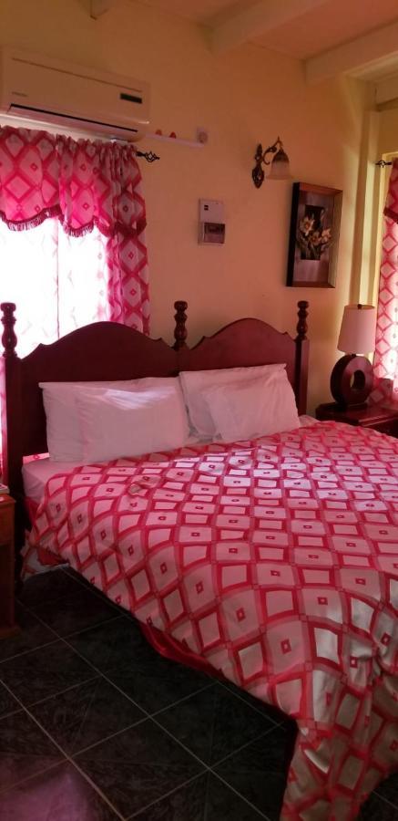 North Bay Inn Sauteurs Екстериор снимка